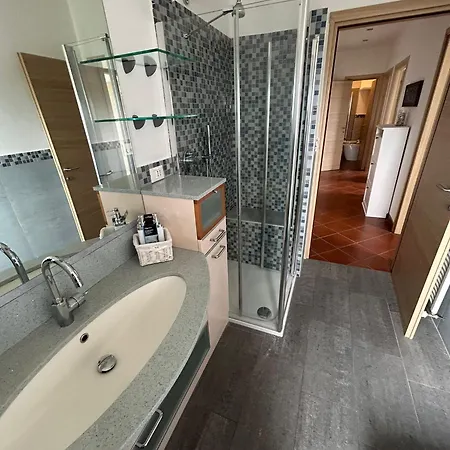 Apartamento Last Minute Servizio Navetta Gratuito Per Autodromo, Stazione E Aeroporto Di Bologna Full Optional Vista Panoramica Per Ospitare Fino Ad 8 Persone *